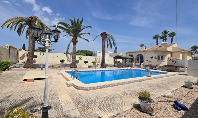 Property for sale - Villa for sale - Torrevieja - San Luis
