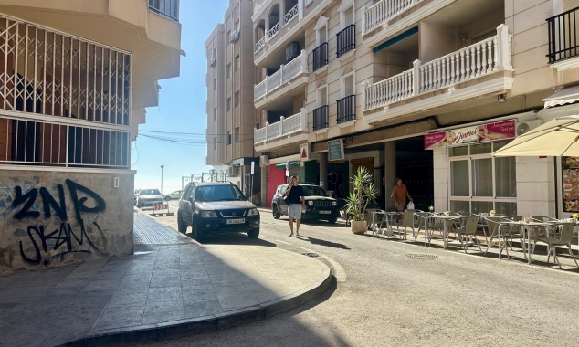 Property for sale - Traspasso - Torrevieja - Playa De Los Locos