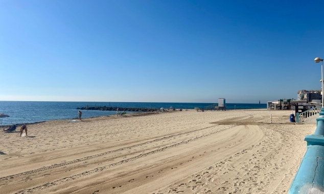Property for sale - Traspasso - Torrevieja - Playa De Los Locos