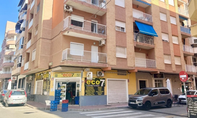 Property for sale - Traspasso - Torrevieja - Playa De Los Locos