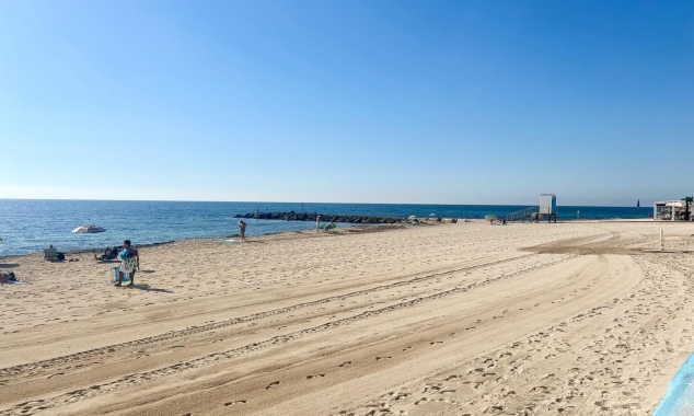 Property for sale - Traspasso - Torrevieja - Playa De Los Locos