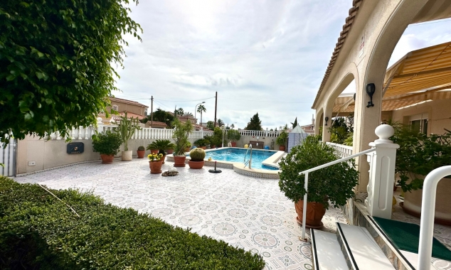 Property for sale - Villa for sale - Torrevieja - El Chaparral