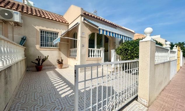Property for sale - Bungalow for sale - Torrevieja - Altos del Limonar