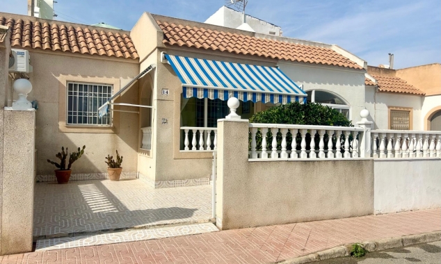 Property for sale - Bungalow for sale - Torrevieja - Altos del Limonar