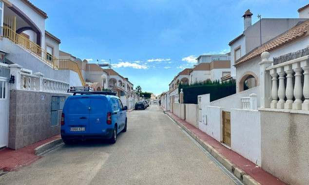 Property for sale - Bungalow for sale - Torrevieja - Altos del Limonar