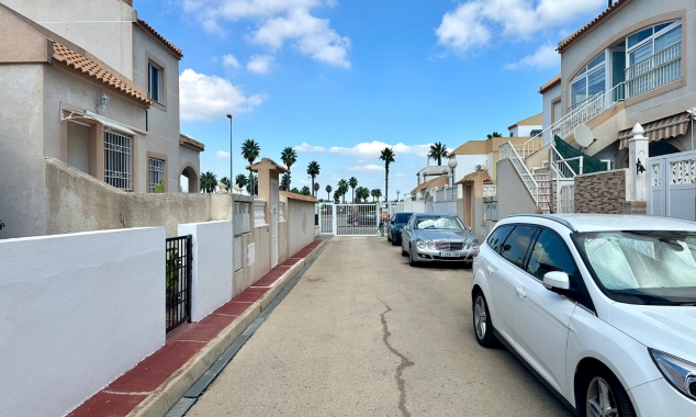 Property for sale - Bungalow for sale - Torrevieja - Altos del Limonar