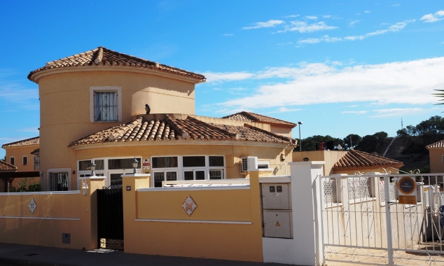 Propiedad en espera - Villa for sale - El Pinar de Campoverde - Campoverde