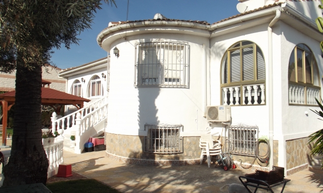 Archivé - Villa for sale - Los Montesinos