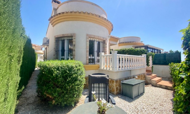 Propiedad en venta - Villa for sale - Los Montesinos - La Herrada