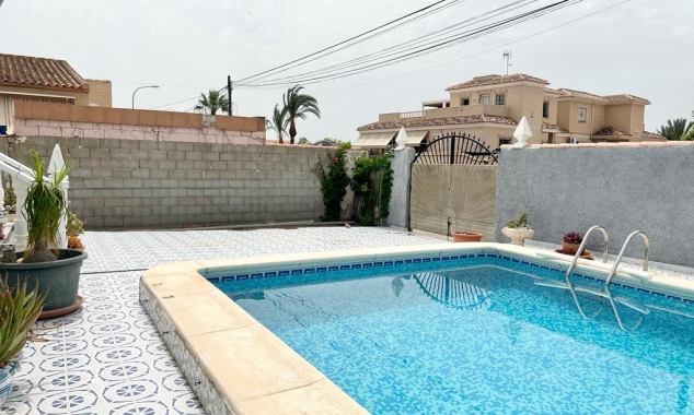 Eigendom verkocht - Villa te koop - Torrevieja - El Chaparral