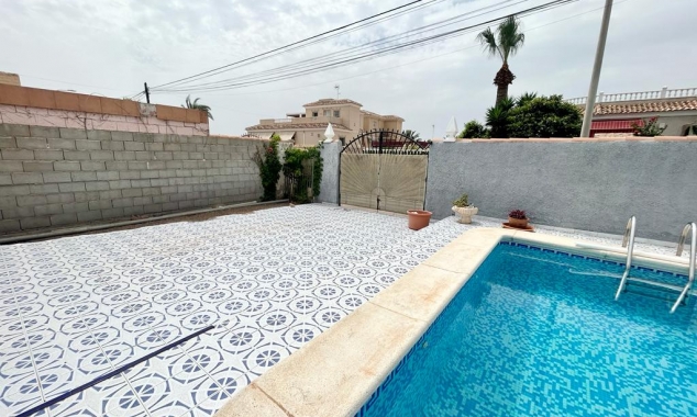 Eigendom verkocht - Villa te koop - Torrevieja - El Chaparral