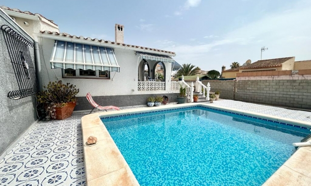 Eigendom verkocht - Villa te koop - Torrevieja - El Chaparral